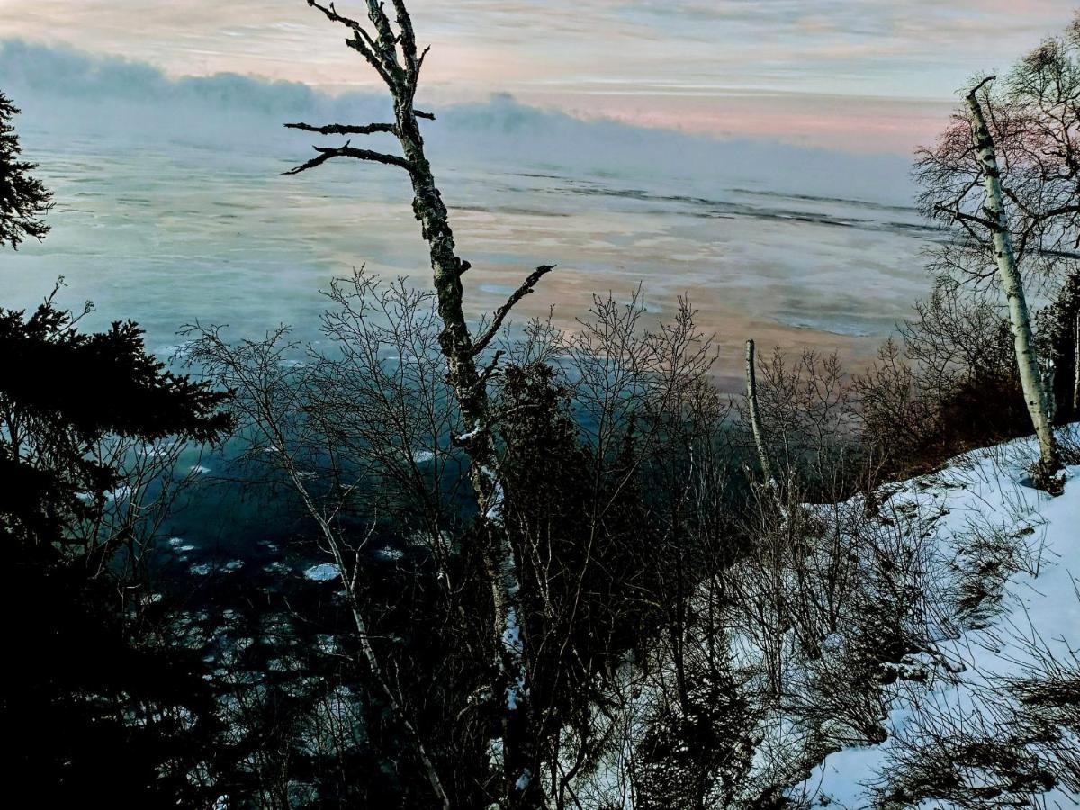 Cliff Dweller On Lake Superior Tofte Экстерьер фото