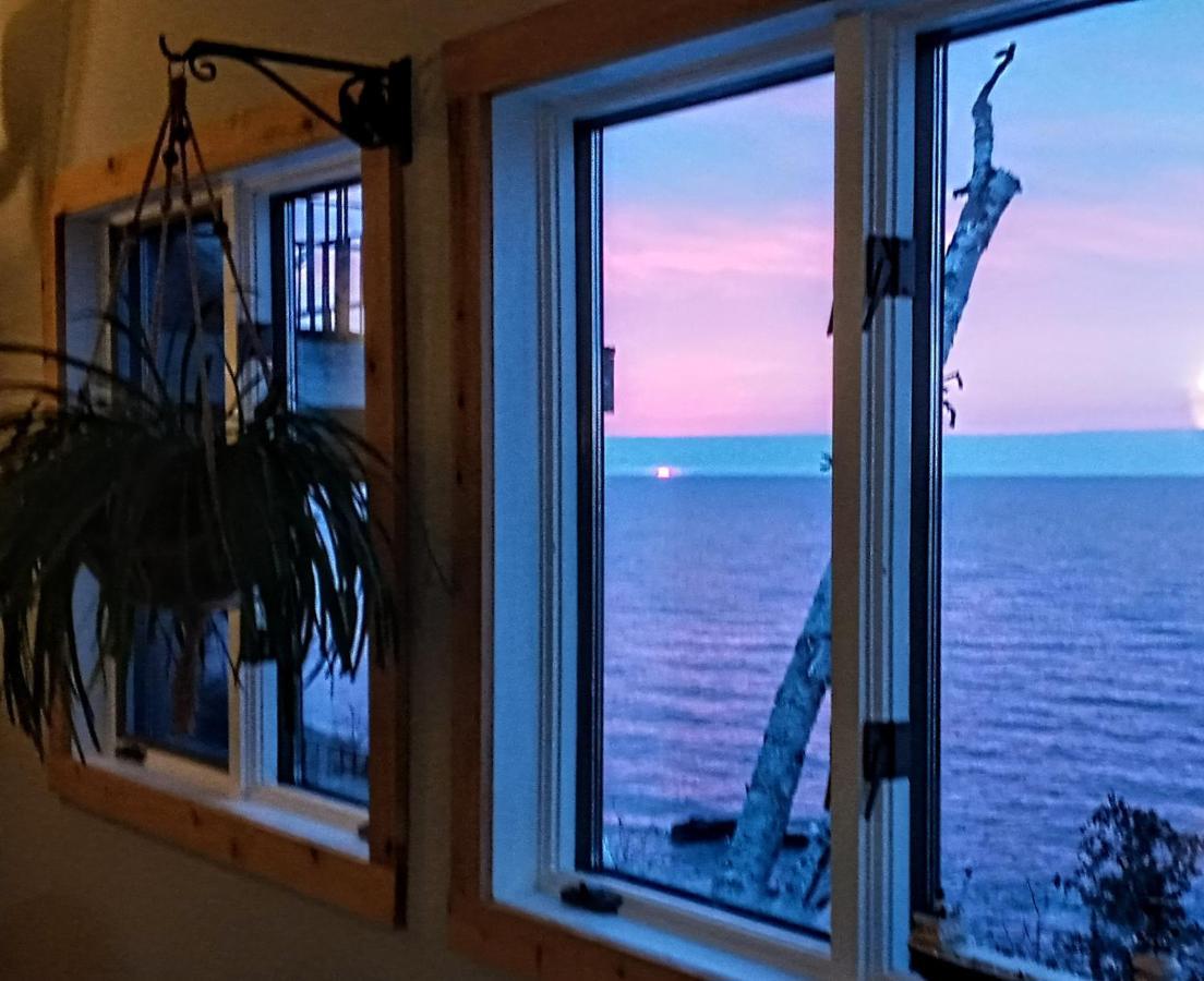 Cliff Dweller On Lake Superior Tofte Экстерьер фото