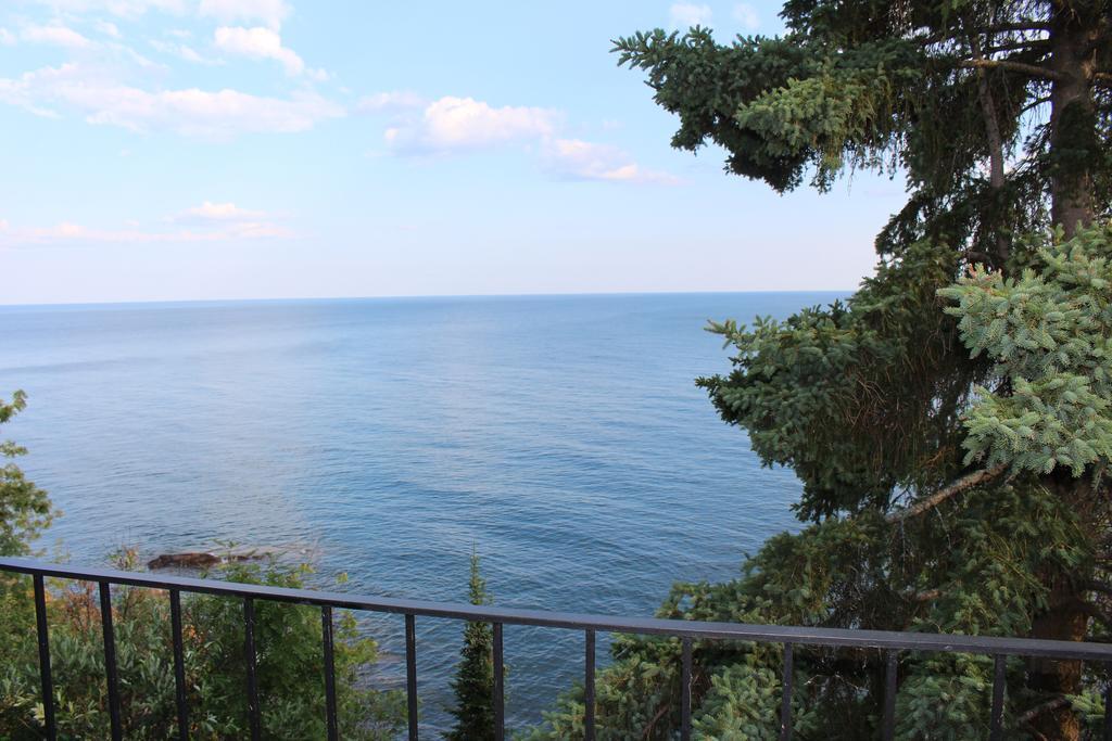 Cliff Dweller On Lake Superior Tofte Номер фото