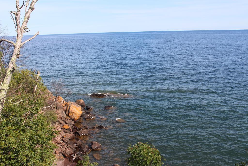 Cliff Dweller On Lake Superior Tofte Номер фото