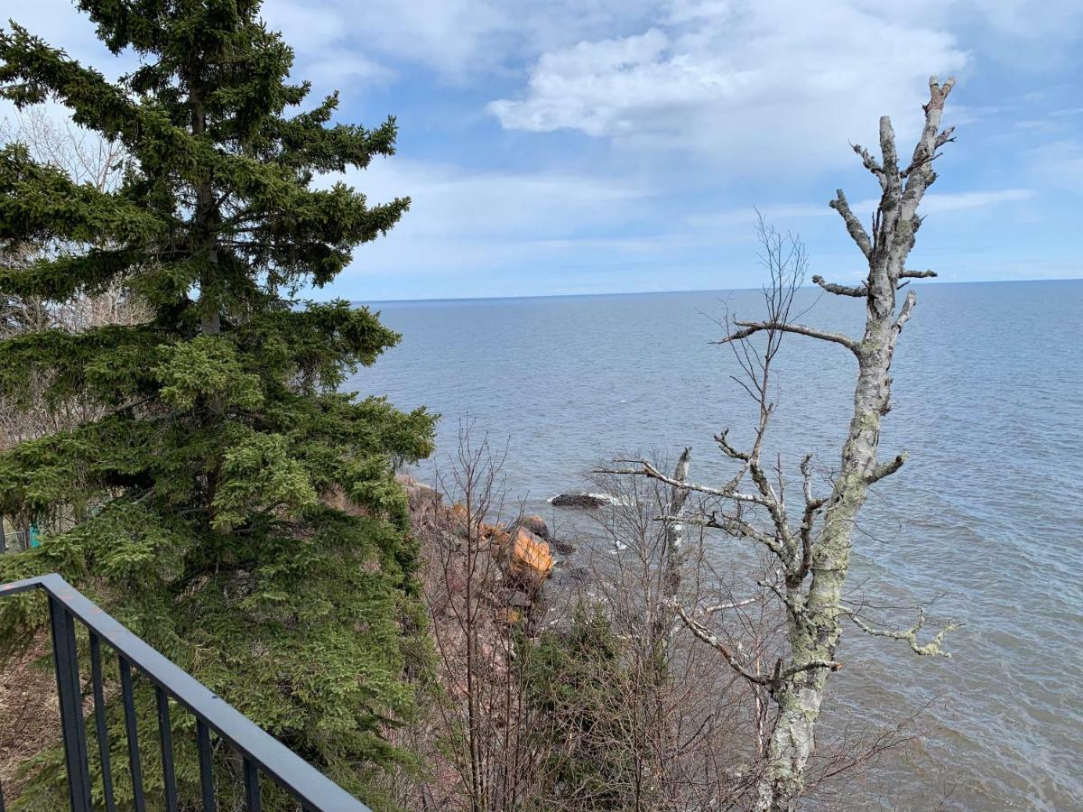 Cliff Dweller On Lake Superior Tofte Экстерьер фото